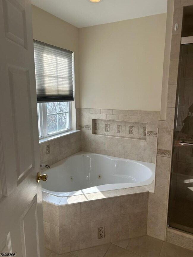 Building Photo - 226 Winding Hill Dr