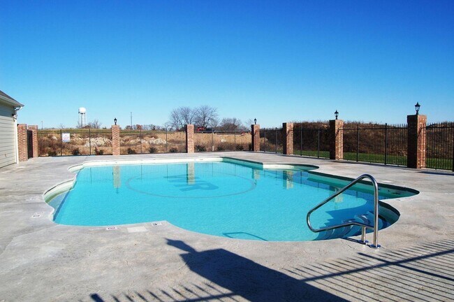 Building Photo - 5801 Abercorn Dr