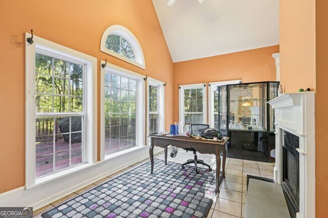 Building Photo - 255 Squire Ln