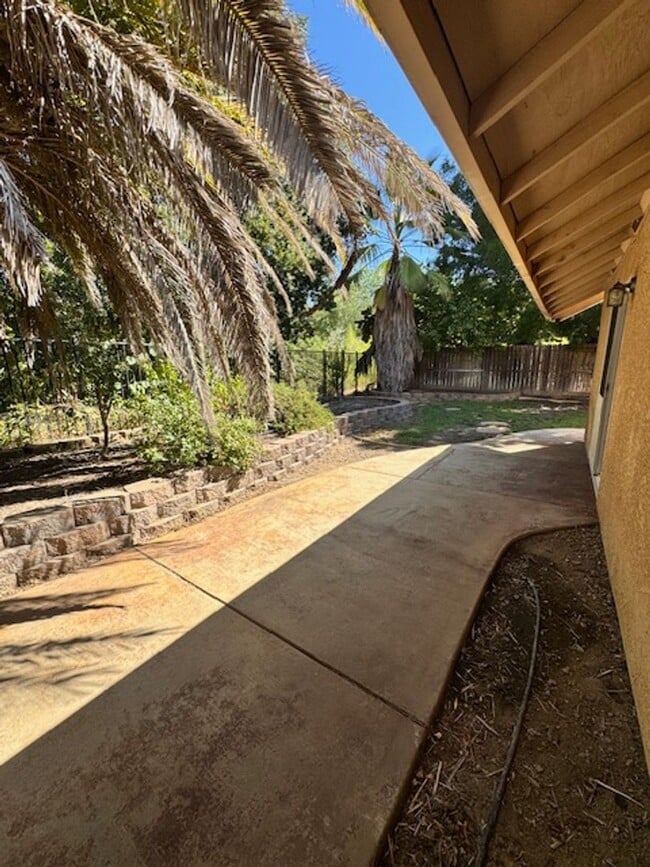 Building Photo - $300 Move in Special - Beautiful South Redding Home