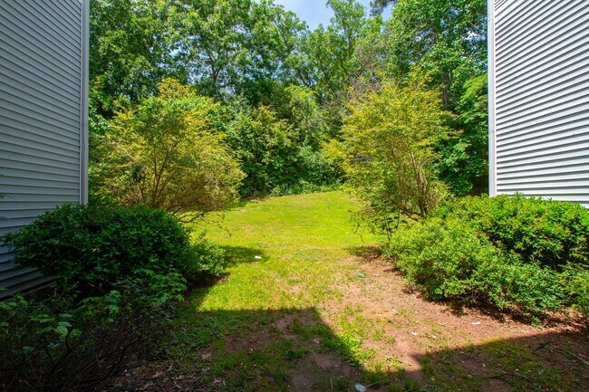 Building Photo - University Woods Retreat: 4 BR/4 Bath minutes to NCSU!