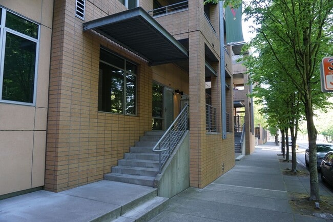 Building Photo - 701 Columbia St