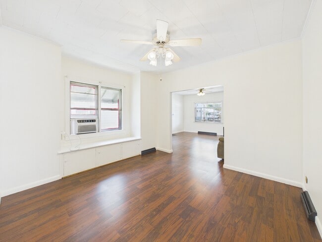 Building Photo - 305 Chelsea St