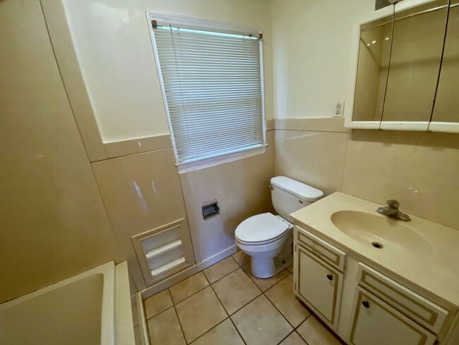 Building Photo - 3BR/2BA Home with Garage in an Established Lake Charles Neighborhood