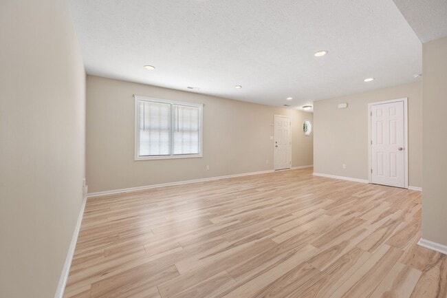 Building Photo - 4 Bedroom Home in Lynchburg
