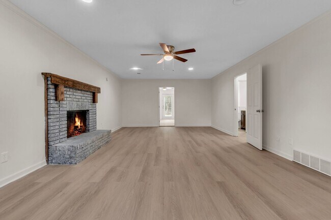 Building Photo - 6503 Evergreen Dr