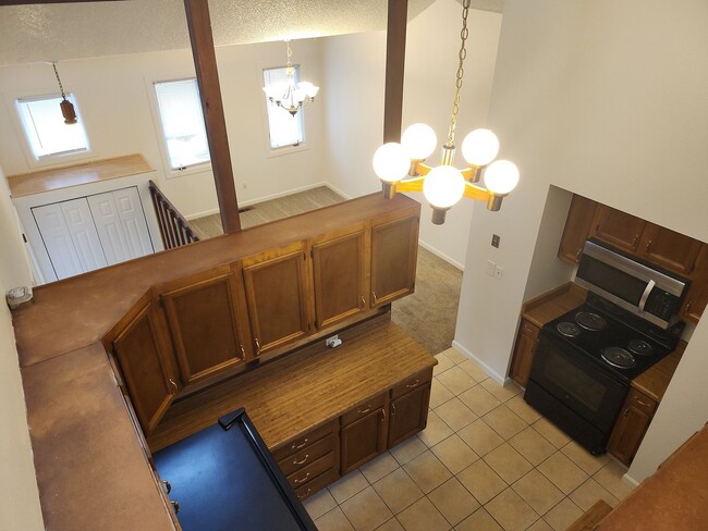 Building Photo - 2 bed 1.75 bath apartment close to JBER.