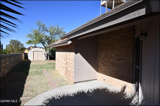 Building Photo - 813 Knorr Pl