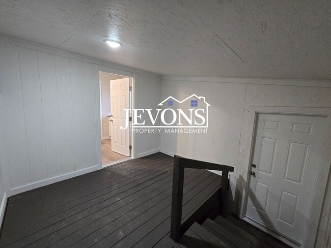 Building Photo - 3 bedroom home with washer and dryer – 1-acre lot next to an orchard – Large and small pets allowed!