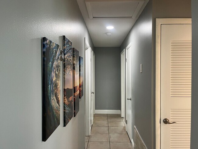 Building Photo - 375 Carrousel Ct