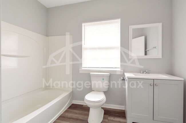 Building Photo - 1165 Hart St