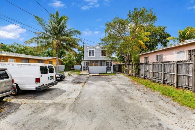 Building Photo - 1236 NW 28th St