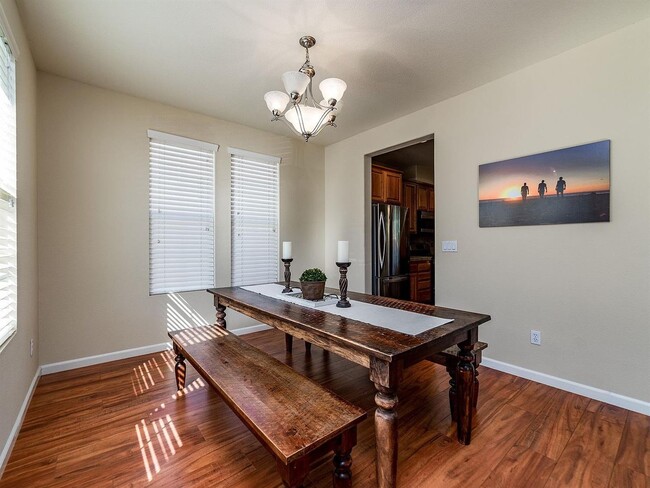 Building Photo - Beautiful Enclave updated unit!