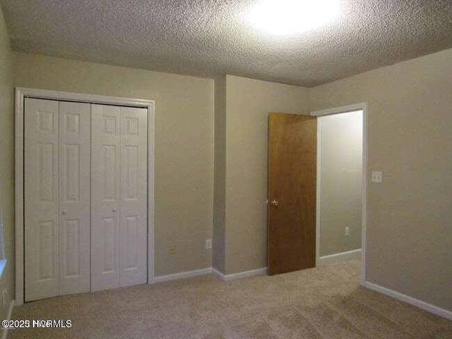 Building Photo - 949 W Pueblo Dr