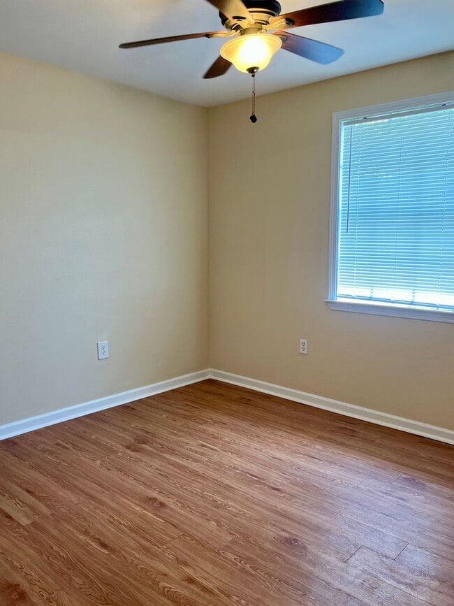 Building Photo - St. Amant 3br/2ba house for