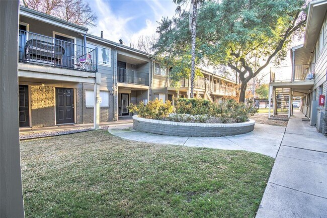 Building Photo - 5656 Live Oak St