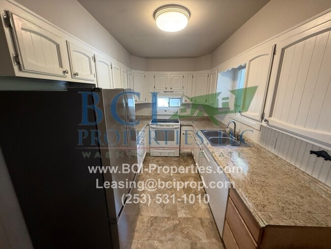 Building Photo - Beautiful 4 Bedroom Home Available in Down...