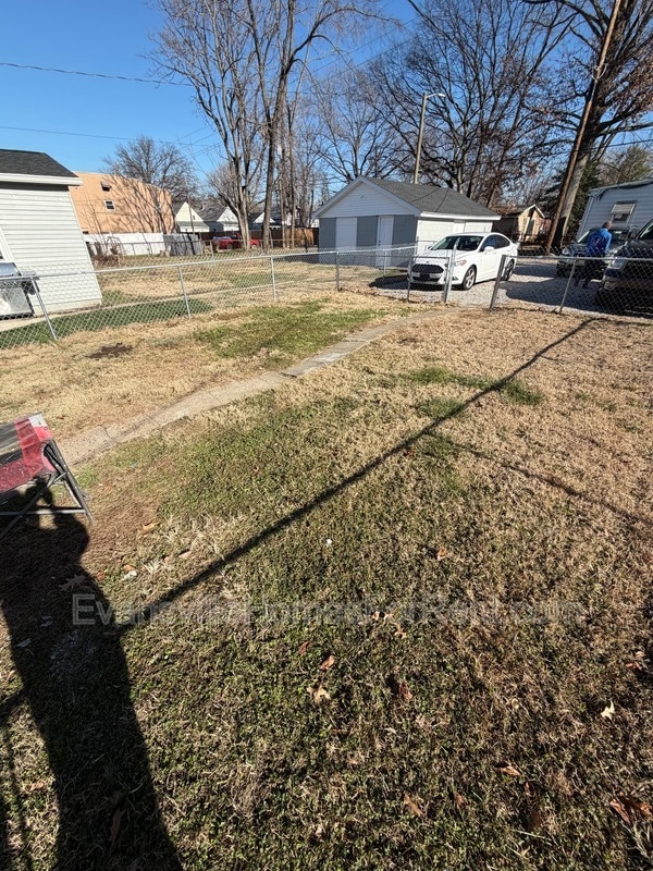 Building Photo - 918 S Barker Ave