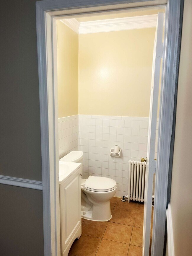 Building Photo - Move in Special! 2 Bed 1 Bath SE DC