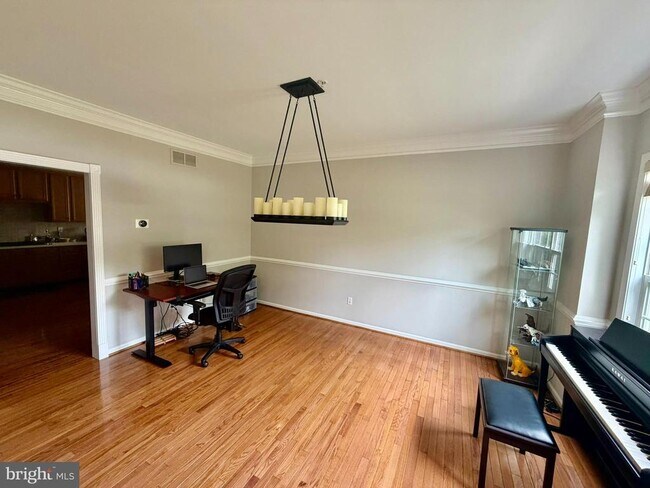 Building Photo - 240 Torrey Pine Ct
