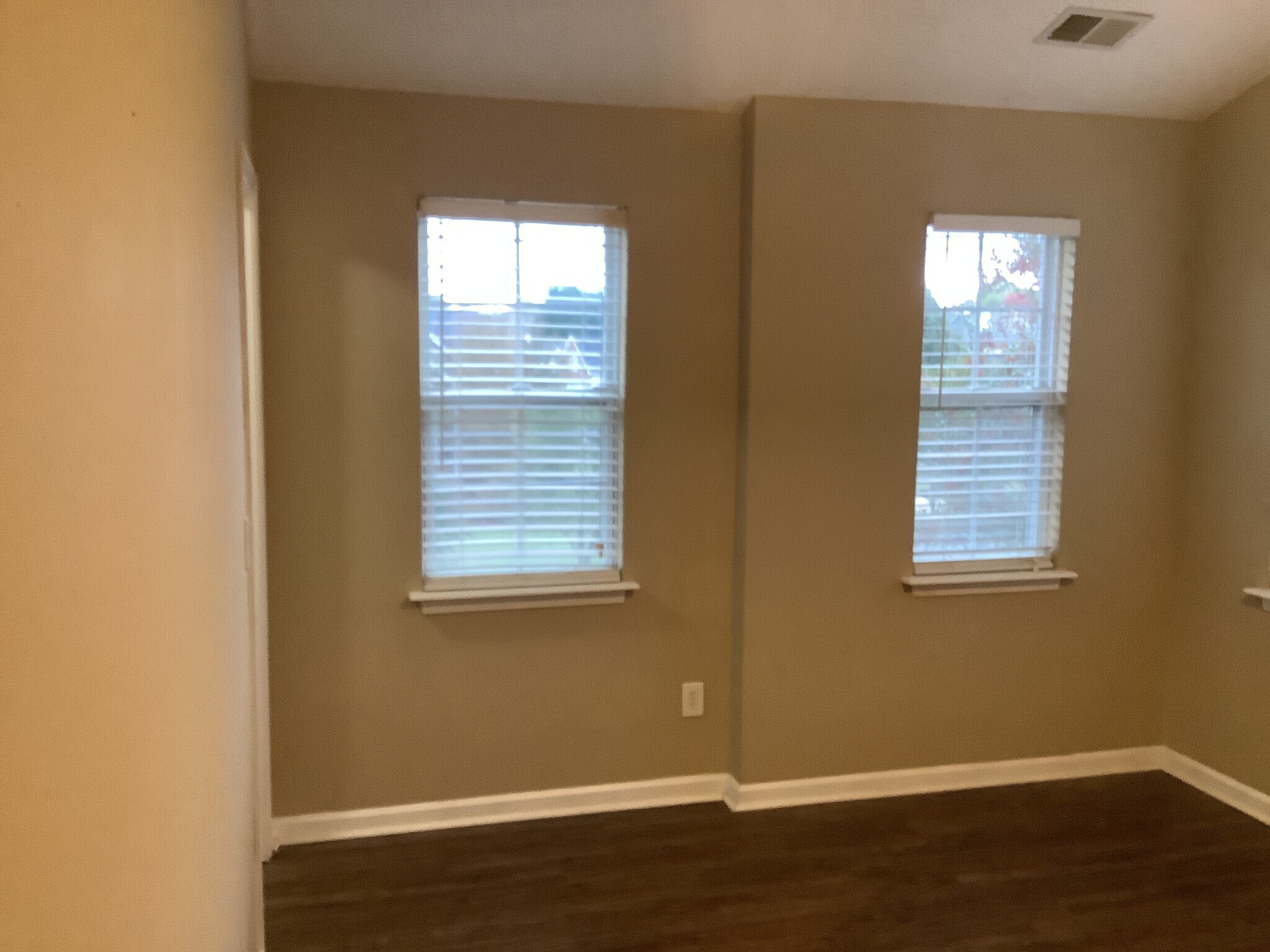 Building Photo - 116 Windy Meadow Way