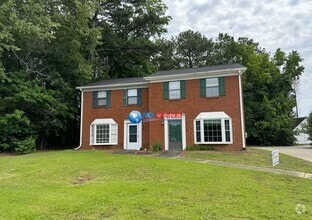 Building Photo - Nice townhouse on the SAME street as GSMST...