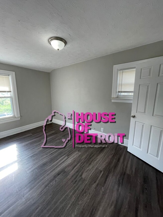 Building Photo - 3 BEDROOM | 1 BATH | FREE PRE SCREEN