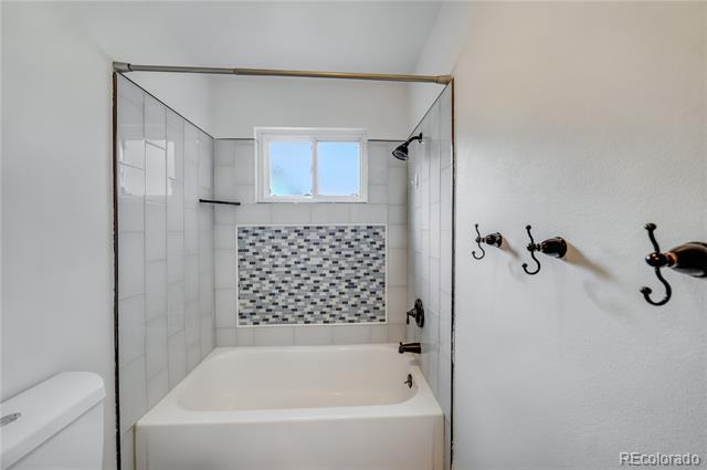 Building Photo - 6233 W Caley Ave
