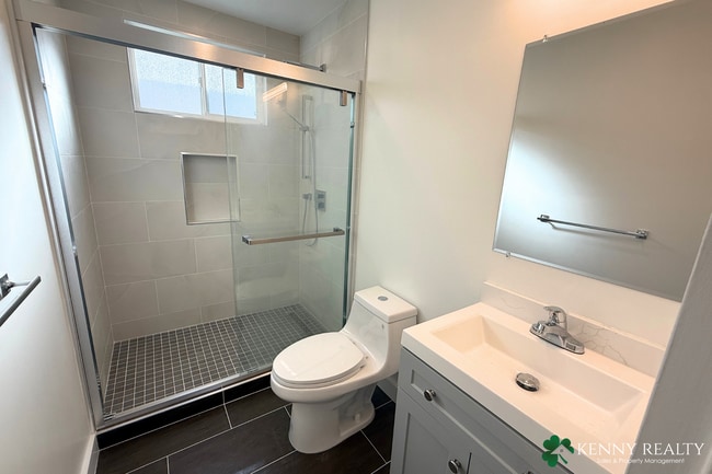 Building Photo - Newly Remodeled 5BR/3BA Home w/ City + Ocean Views in Daly City