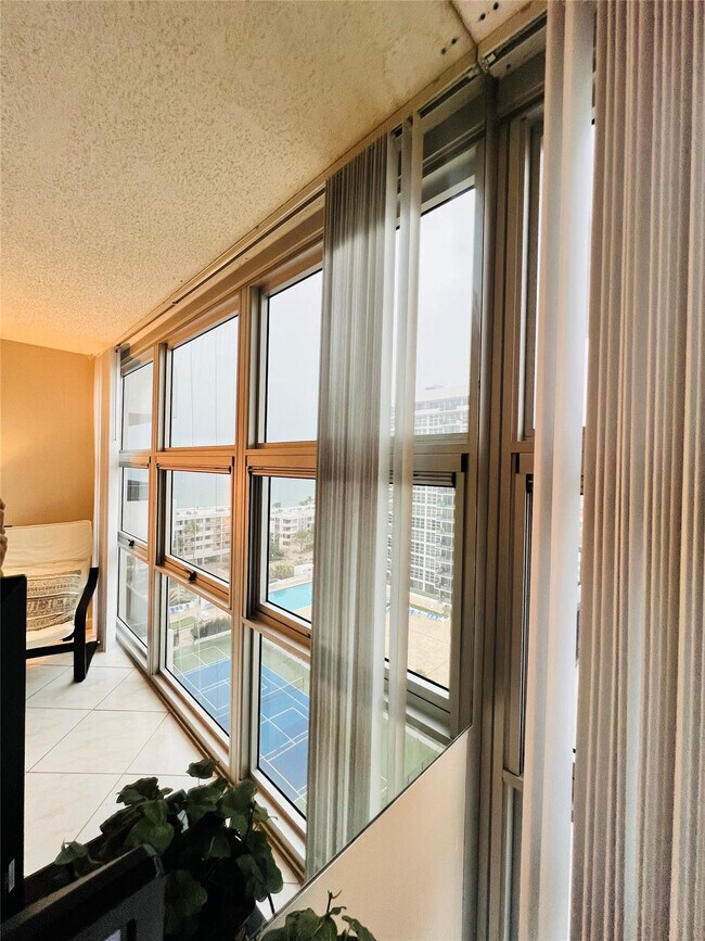 Building Photo - 525 N Ocean Blvd