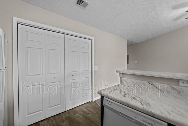 Building Photo - 6748 Willowbrook Dr