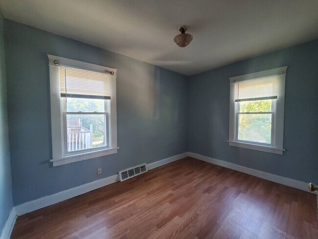 Building Photo - 2217 W 105th St