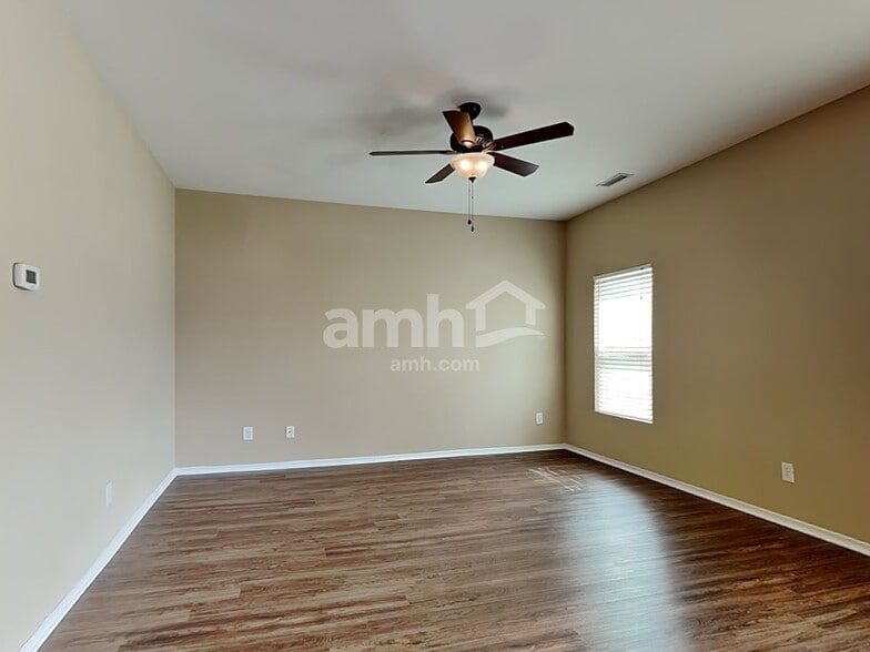 Building Photo - 353 Kerriann Ln