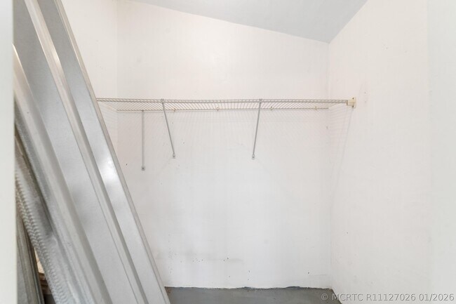 Building Photo - 2567 Dudley Dr E