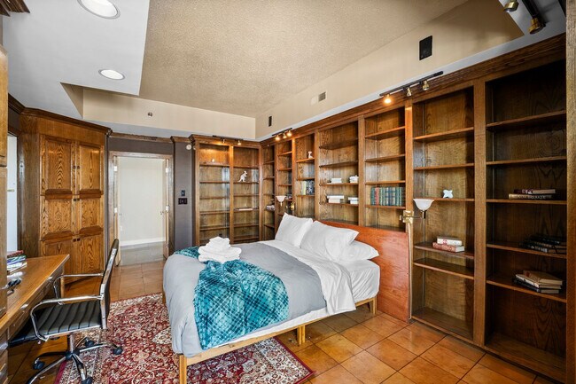 Building Photo - 275 U.S. 20-SI ID1240408P