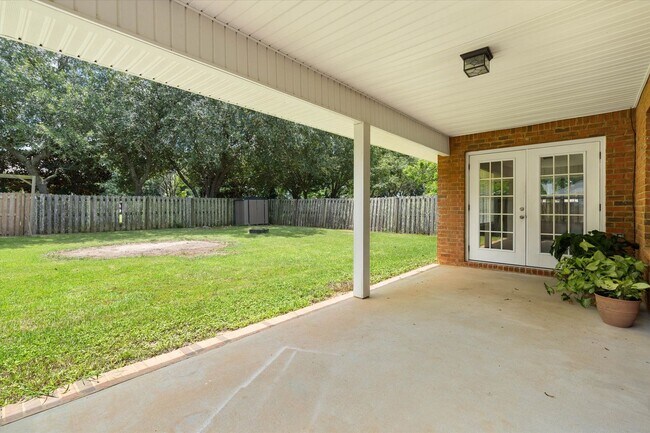 Building Photo - 21570 Palmer Ct