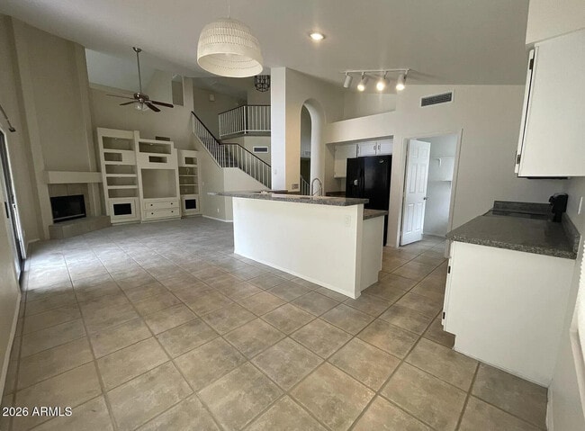 Building Photo - 5125 E Fellars Dr