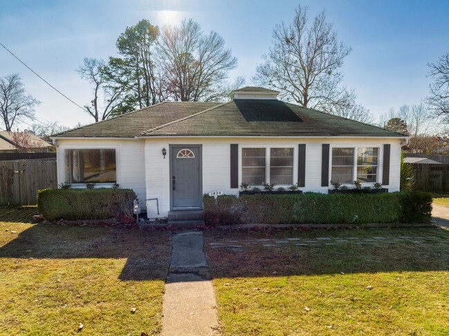 Building Photo - Freshly Updated 4 Bedroom Home