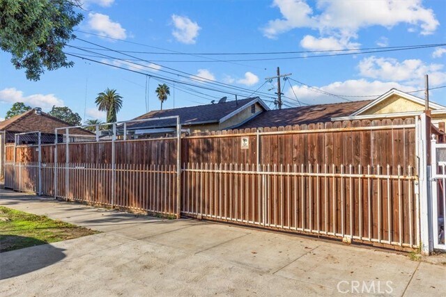 Building Photo - 10005 Denver Ave