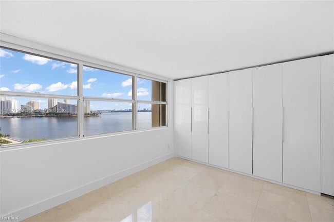 Building Photo - 3 br, 2 bath House - 1420 Brickell Bay Dr ...