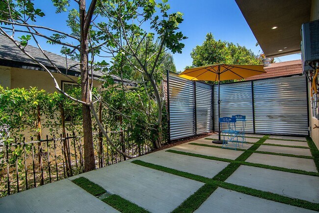 Building Photo - Lafayette Duplex