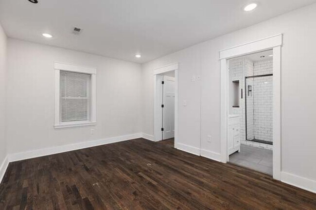 Building Photo - 1620 14th Ave N
