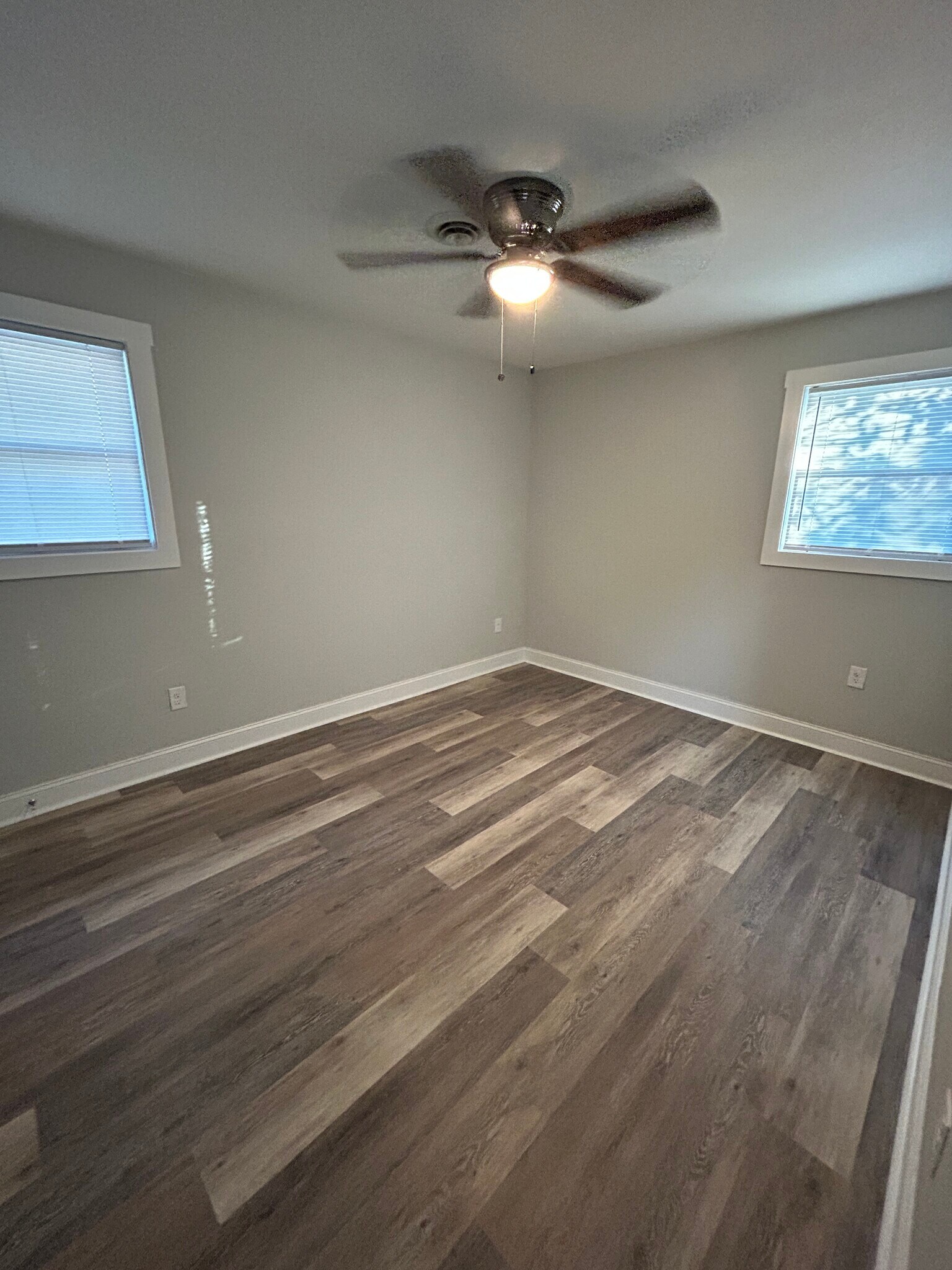 Building Photo - 4764 Longview Dr