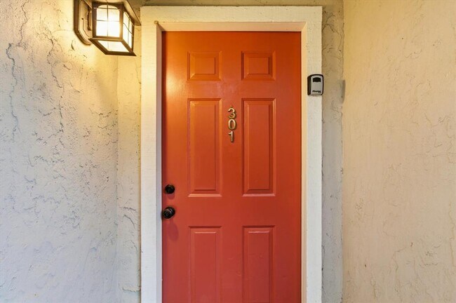 Building Photo - 6810 Deatonhill Dr