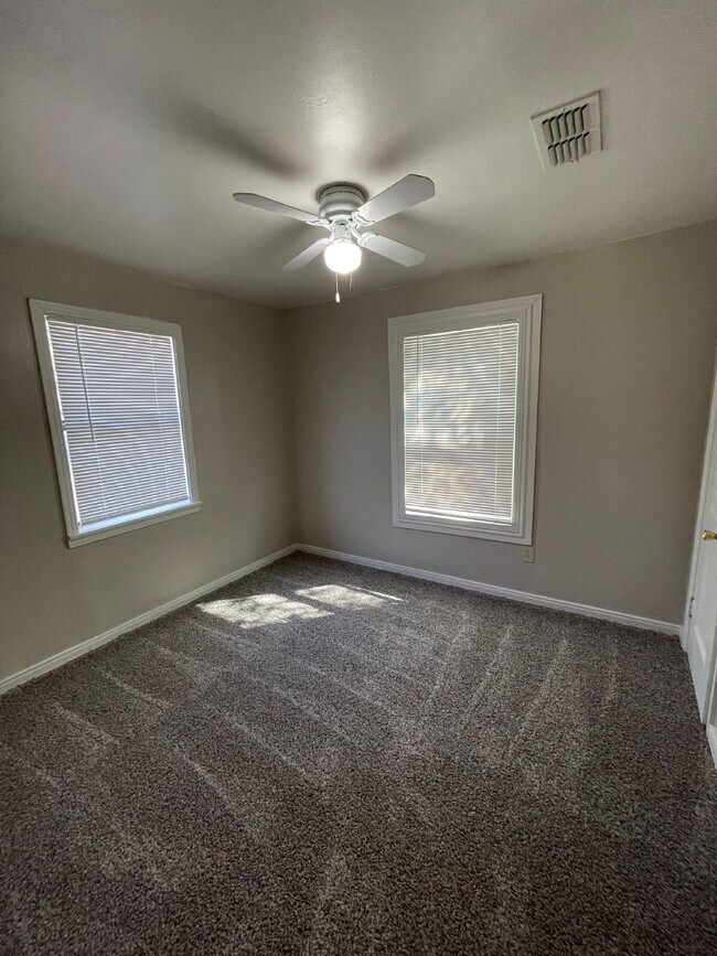 Building Photo - Beautiful House Located Within Minutes Of Junior High & High School!