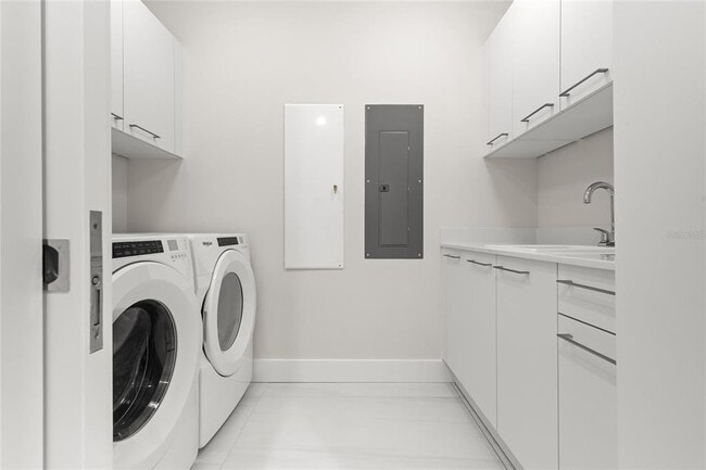 Building Photo - 275 1st Ave S