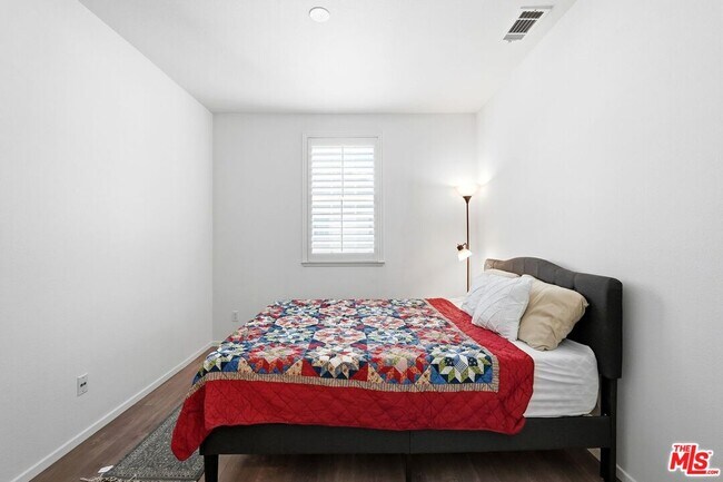 Building Photo - 27022 Victoria Ln