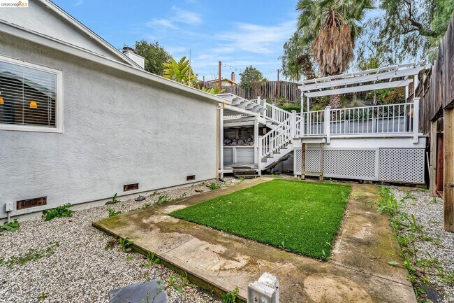 Building Photo - 909 Halite Way