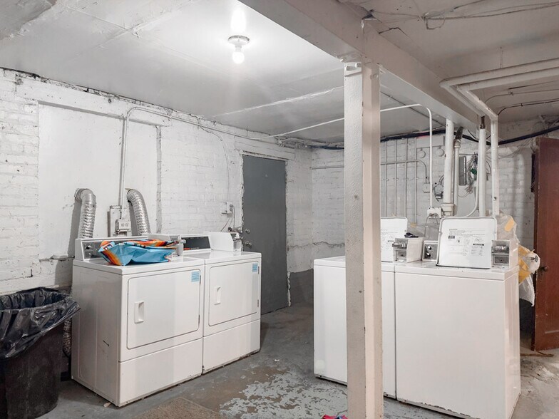 Building Photo - 931 W Sunnyside Ave