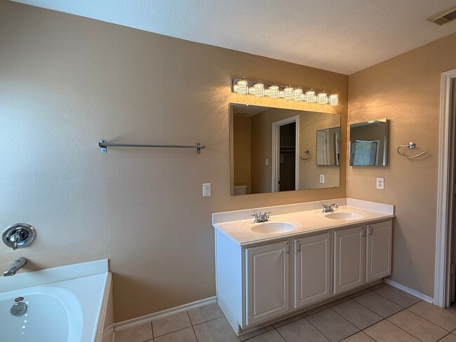 Building Photo - 14311 Mirkwood Ln